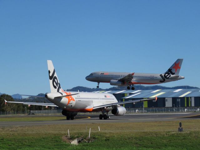 Airbus A320 (VH-JQX)