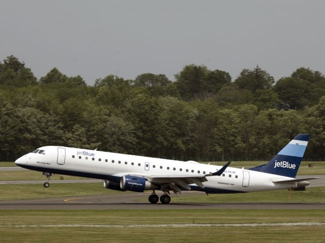 Embraer ERJ-190 (N239JB)