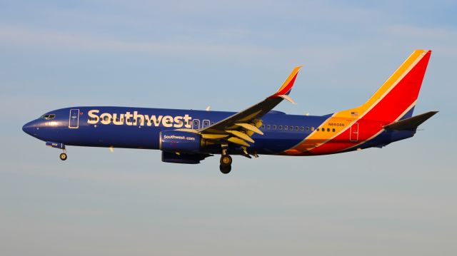 Boeing 737-800 (N8608N) - Arriving from SYR as WN1432