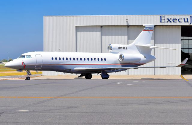 Dassault Falcon 8X (N1898B)