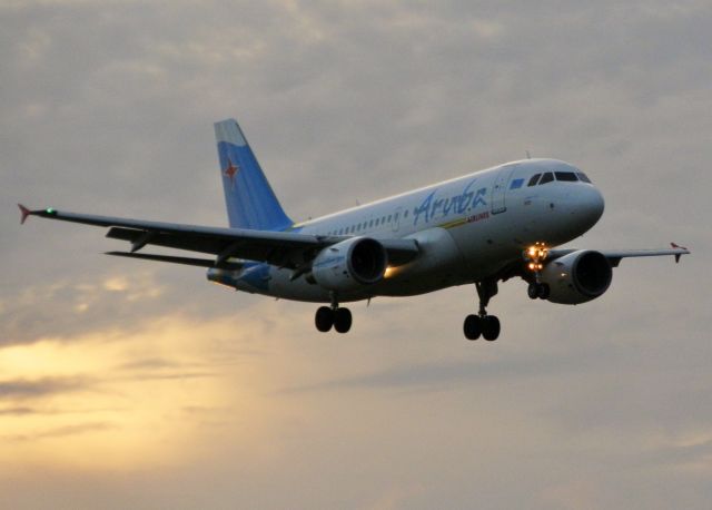 Airbus A319 (P4-AAE)