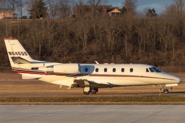 Cessna Citation Excel/XLS (N646QS) - A NetJets Citation taxis to 29 at Butler Co. Regional. 