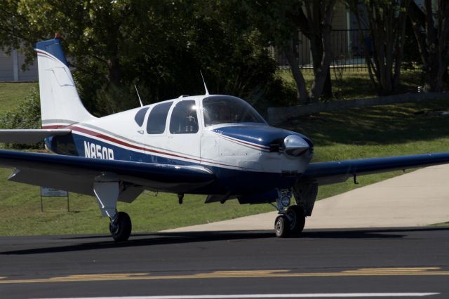 Beechcraft Bonanza (33) (N850R)