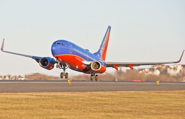 Boeing 737-700 (N494WN) - RWY 27 SWA Boston Logan Airport N494WN B737-700