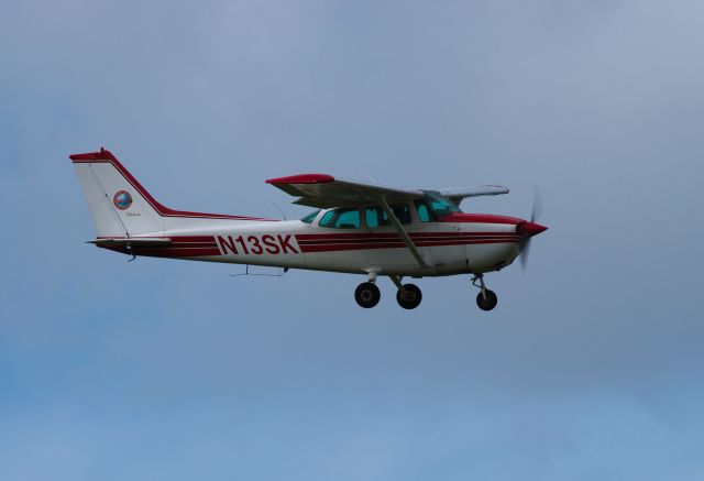 Cessna Skyhawk (N13SK) - N13SK Landing at FXE runway 9