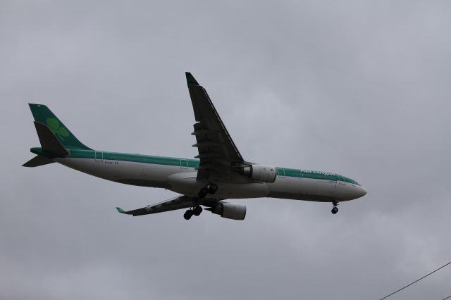 Airbus A330-300 (EI-EAV) - EIN123 landing on 28C from Dublin.