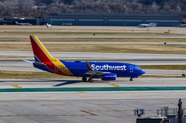 Boeing 737-700 (N7842A)