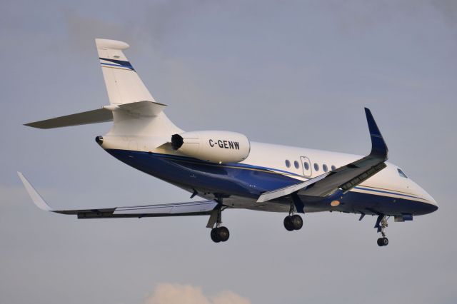 Dassault Falcon 2000 (C-GENW)