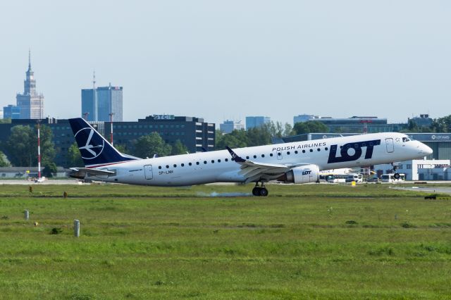 Embraer ERJ-190 (SP-LMH) - WAW SPOTTING