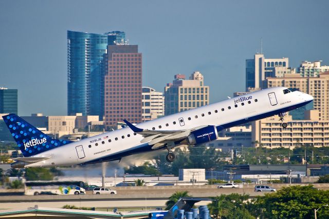 Embraer ERJ-190 (N281JB) - Lady In Blue