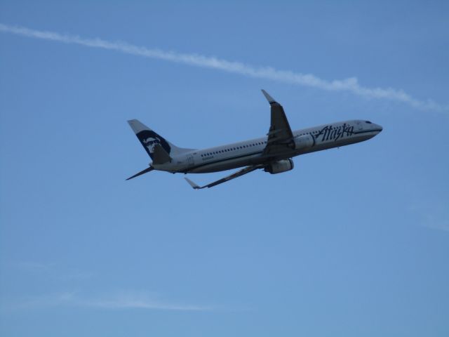 Boeing 737-900 (N309AS) - Going to KGSO (ferry flight)...