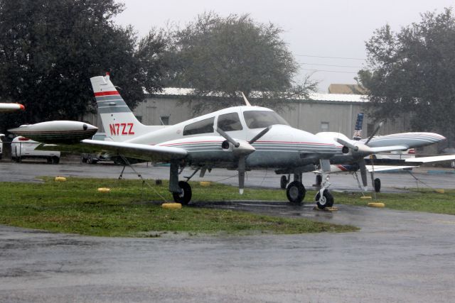 Cessna 310 (N7ZZ) - Seen here on 15-Jan-16.