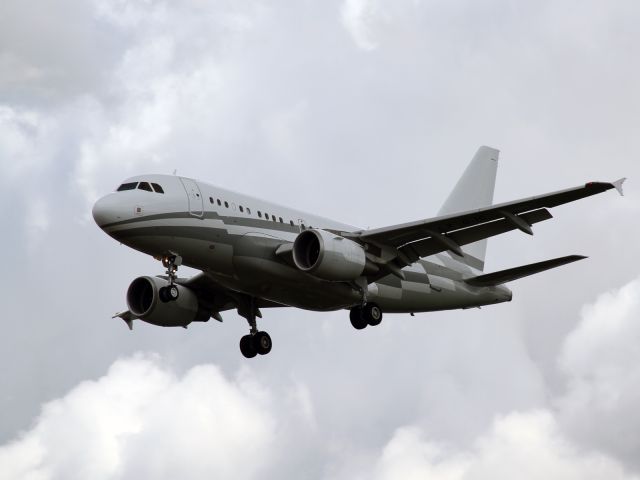 Airbus A318 (LX-GJC)