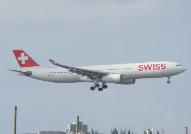 Airbus A330-300 (HB-JHF)