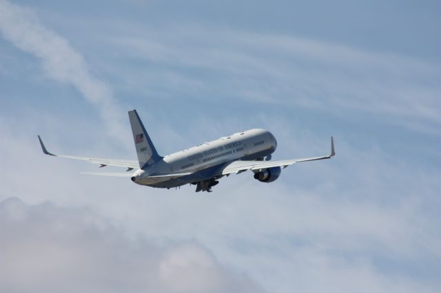 Boeing 757-200 (N90003) - Taken 3-23-13 Air Force 2