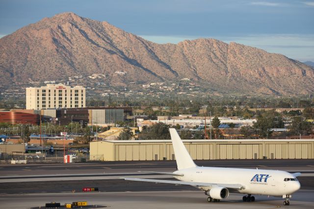 BOEING 767-200 (N791AX)