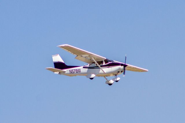 Cessna Skyhawk (N57BM)
