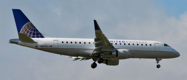 Embraer 170/175 (N82314)