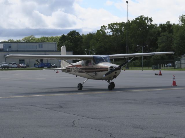 Cessna Skyhawk (N7969B)