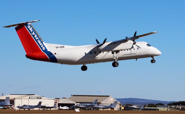 de Havilland Dash 8-300 (VH-QQN)