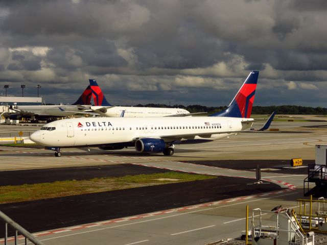 Boeing 737-800 (N398DA)