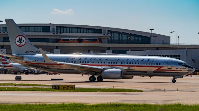 Boeing 737-800 (N905NN) - Atrojet livery taxing for an afternoon departure.br /9/7/19