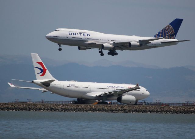 Airbus A330-200 (B-5903)