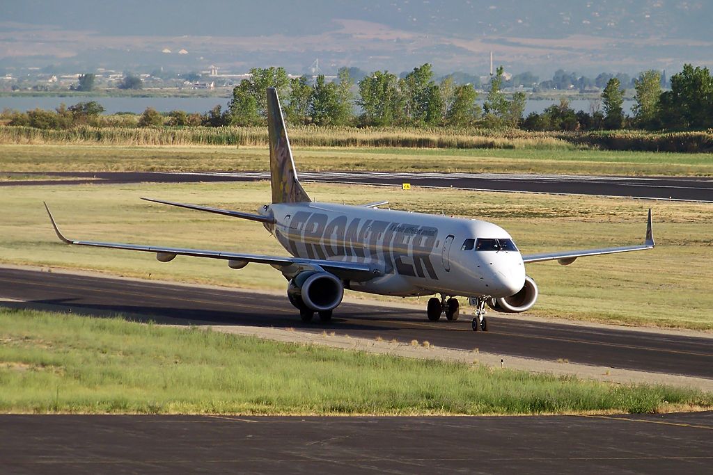 Embraer ERJ-190 (N167HQ)