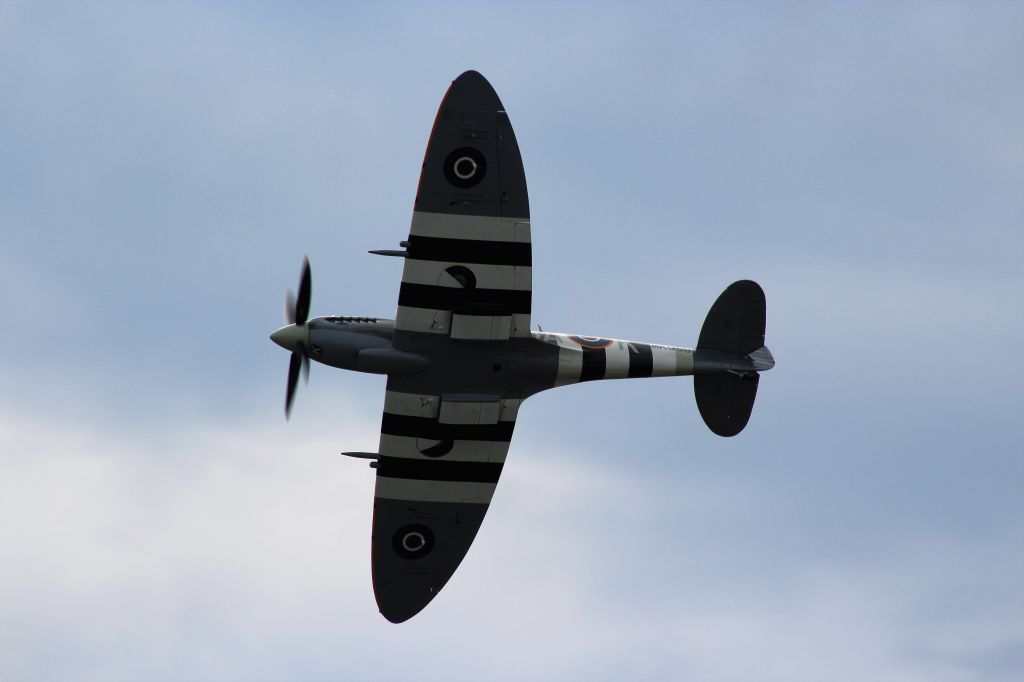 SUPERMARINE Spitfire (N959RT) - Warbirds Show at EAA Airventure with Spitfire.