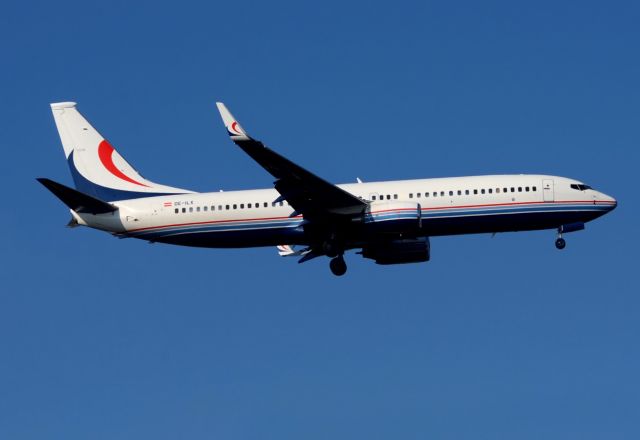 Boeing 737-800 (OE-ILX) - Landing 07 of Moscoubr /18/02/2013