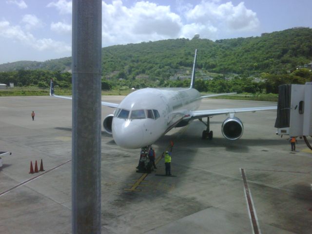 Boeing 757-200 (N200UU) - just arrived...