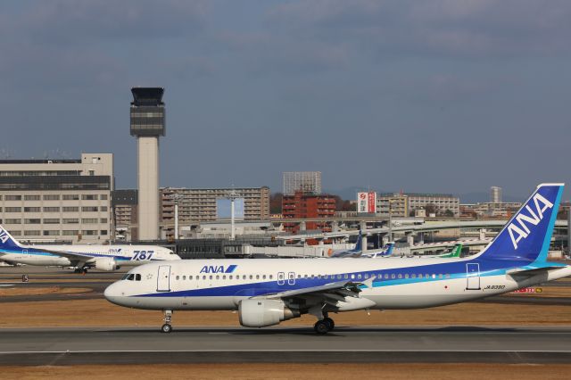 Airbus A320 (JA8390)