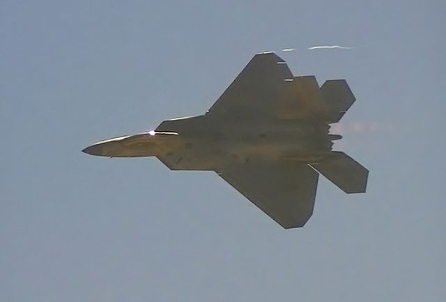 Lockheed F-22 Raptor —