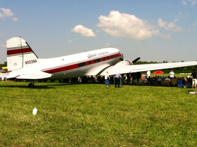 Douglas DC-3 (N103NA)