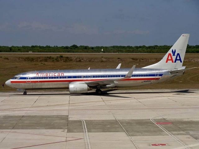 Boeing 737-800 (N921NN)