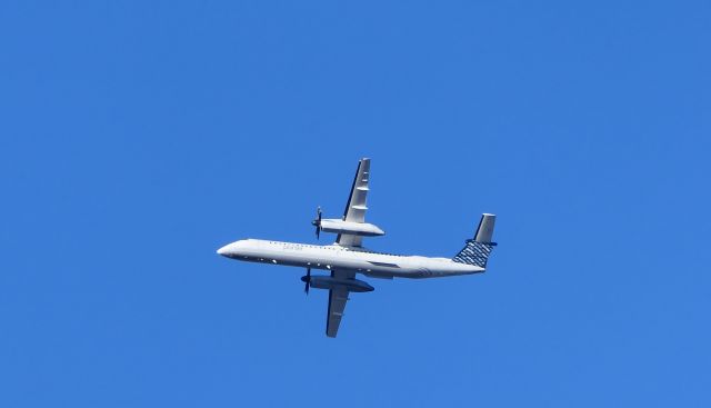 de Havilland Dash 8-400 (C-GLQG)