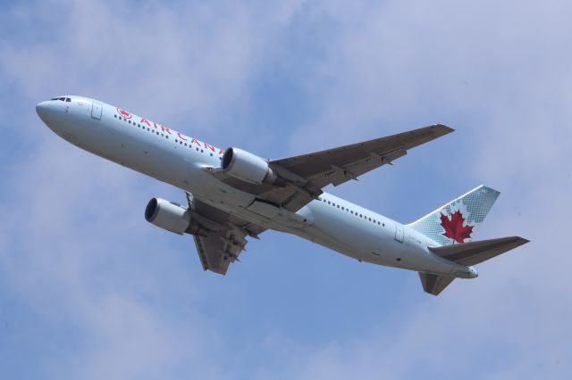 BOEING 767-300 (C-FCAB)