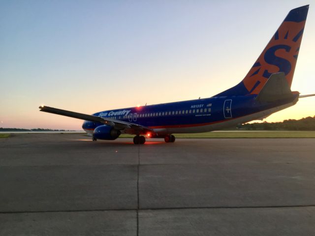 Boeing 737-800 (N813SY) - Veterans Honor Flight of Southern Illinois Flight 5 taxing to 2