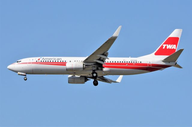 Boeing 737-800 (N915NN) - TWA Retro. Scored twice in one day on 09-20-17 at ORD. 27-C.