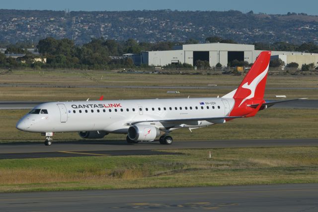 Embraer ERJ-190 (VH-UZH) - ADELAIDE AIRPORT, FRIDAY MAY 20, 2022.br /br /QF1933 arriving from Brisbane.