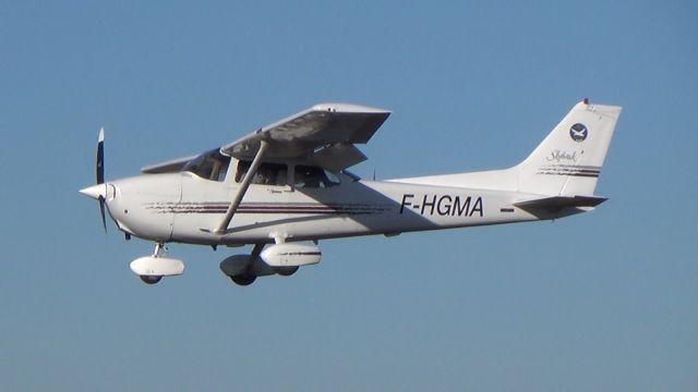 Cessna Skyhawk (F-HGMA)