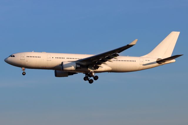 Airbus A330-200 (CS-TQP)