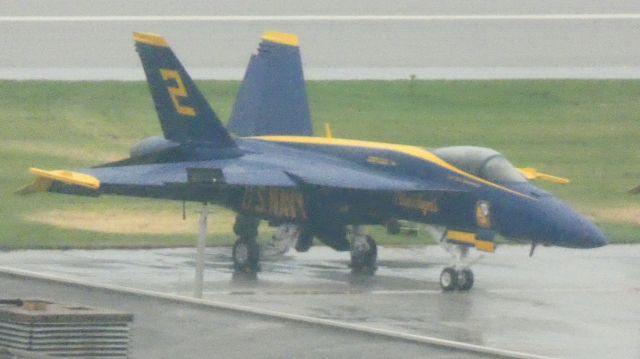 McDonnell Douglas FA-18 Hornet (16-5661) - Blue Angel 2 being soaked by rain at KBKL