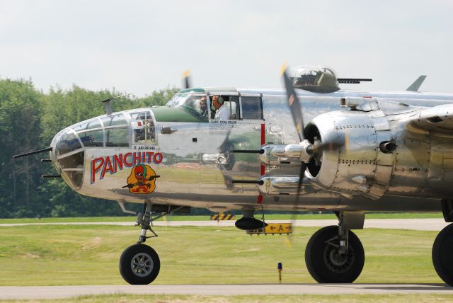 North American TB-25 Mitchell (N9079Z) - Nice reflections in the polished aluminum