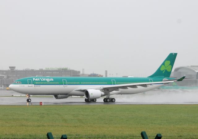 Airbus A330-300 (EI-FNG) - EI-FNG Airbus A330-302 CN1742 Aer Lingus Dublin 010916. Lined up on Rwy28 for its first fare flight.