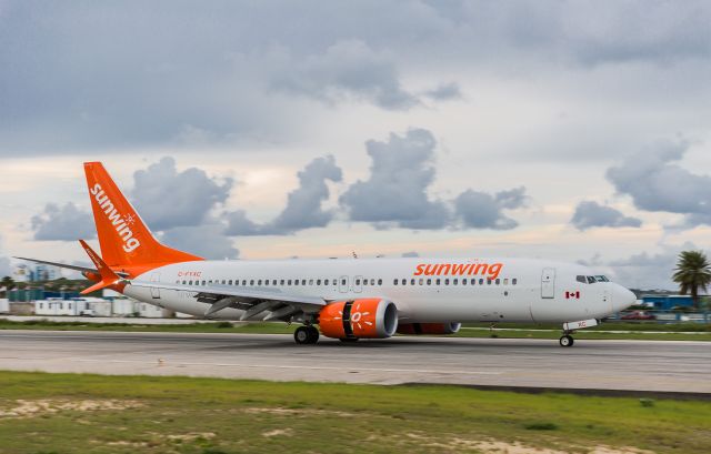 Boeing 737 MAX 8 (C-FYXC)