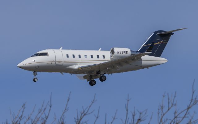 Canadair Challenger (N39RE) - Runway 20R Arrival @KDPA.