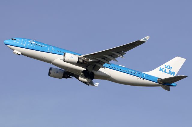 Airbus A330-200 (PH-AOB)