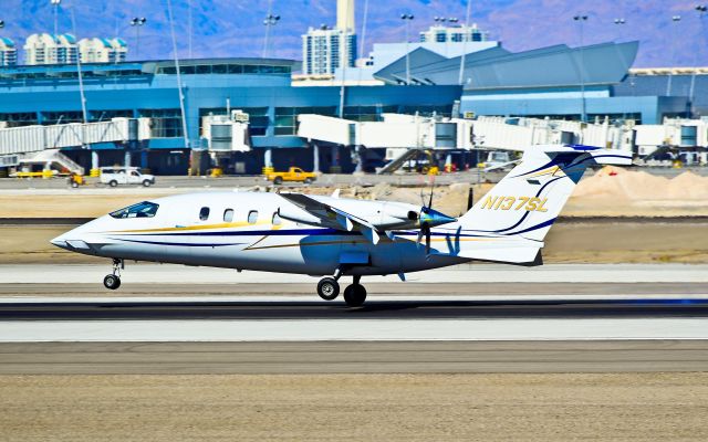 Piaggio P.180 Avanti (N137SL) - N137SL 2005 Piaggio P180 Avanti C/N 1102 -   Las Vegas - McCarran International (LAS / KLAS) USA - Nevada, October 26, 2011 Photo: Tomás Del Coro