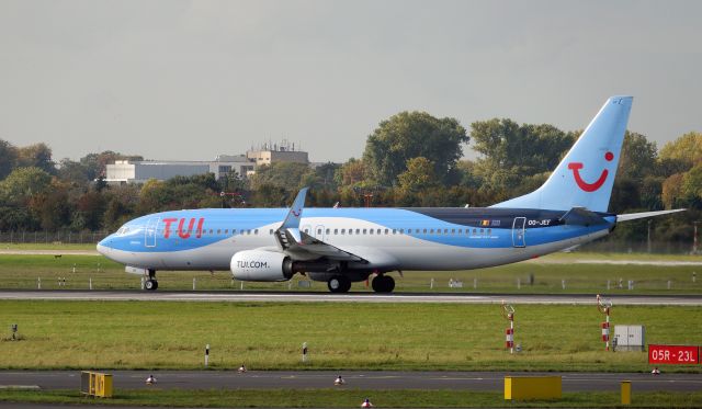 Boeing 737-800 (OO-JEF) - TUI Airlines Belgium 737-800 "Affection" on startposition RWY 23L at DUS/EDDL